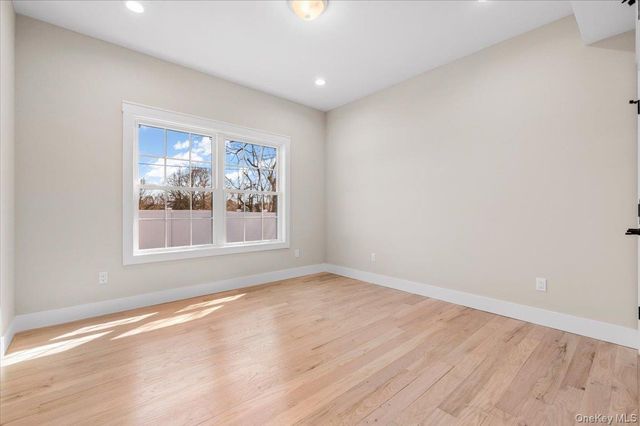 10 Lee Place, Old Bethpage, NY 11804