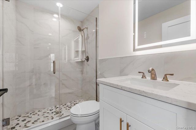 10 Lee Place, Old Bethpage, NY 11804