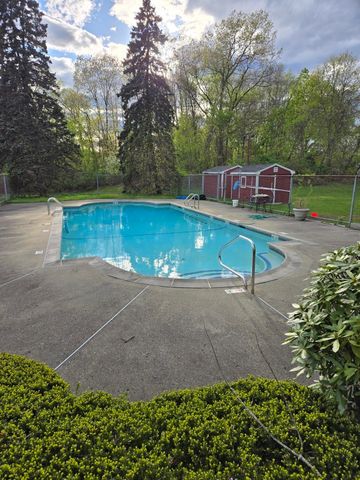 10 Mikles Standish Drive 6, Haverhill, MA 01835