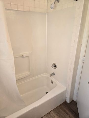 10 Mikles Standish Drive 6, Haverhill, MA 01835