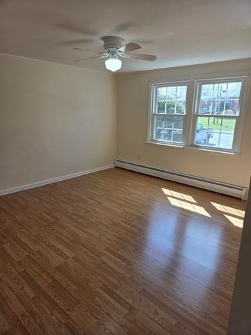 10 Mikles Standish Drive 6, Haverhill, MA 01835