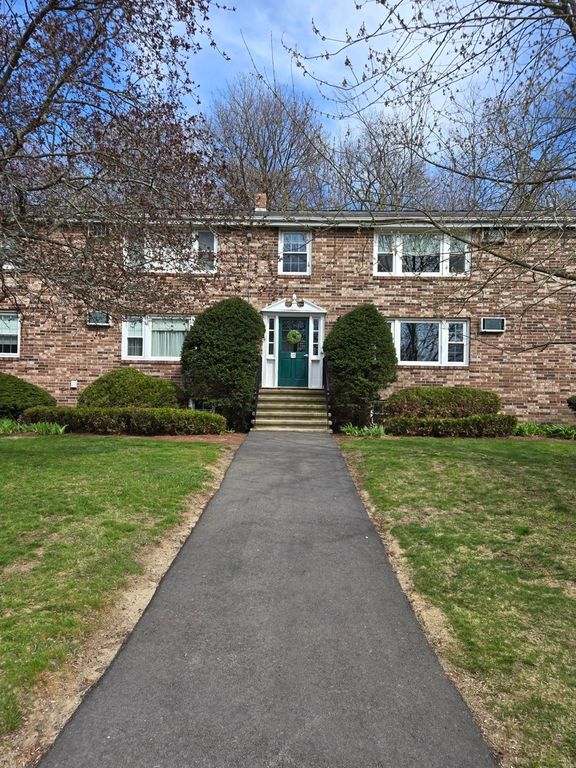 10 Mikles Standish Drive 6, Haverhill, MA 01835