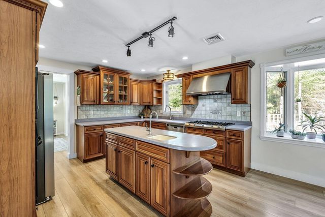 348 Wakeby Road, Marstons Mills, MA 02648