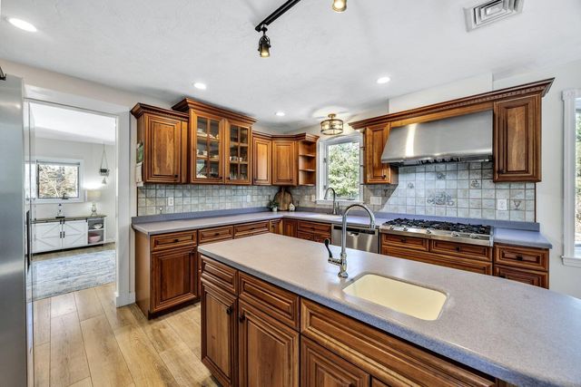 348 Wakeby Road, Marstons Mills, MA 02648