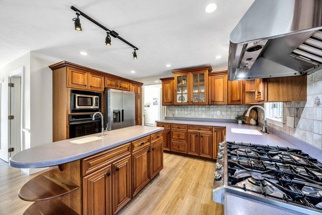 348 Wakeby Road, Marstons Mills, MA 02648