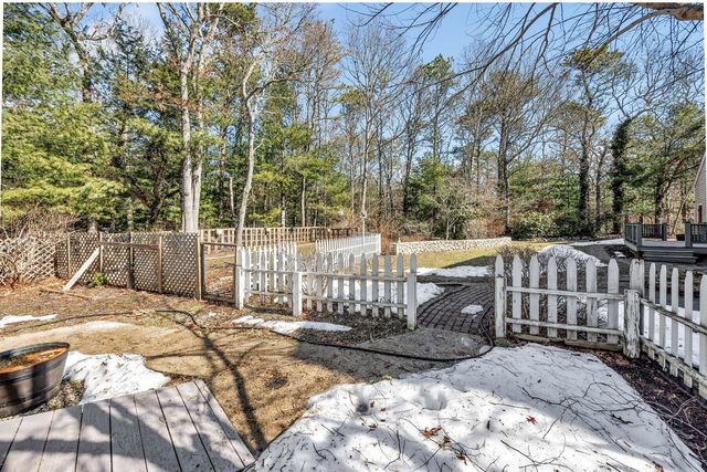 348 Wakeby Road, Marstons Mills, MA 02648