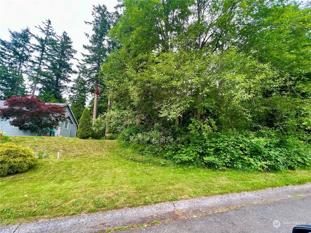 7948 E Golf Course Drive, Blaine, WA 98230