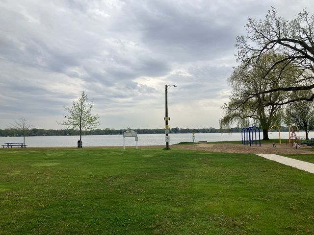 4909 Fountain Lane, Mccullom Lake, IL 60050