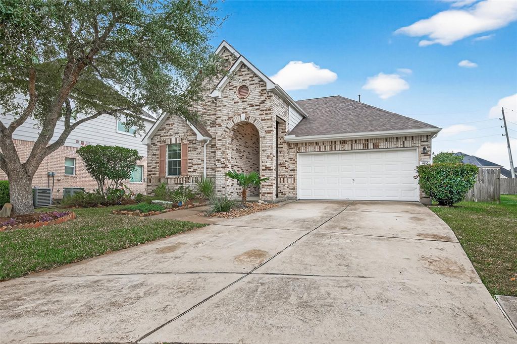 9110 Cavalier Lane, Rosenberg, TX 77469