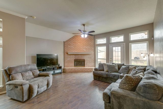 9005 Tyne Trail, Fort Worth, TX 76118