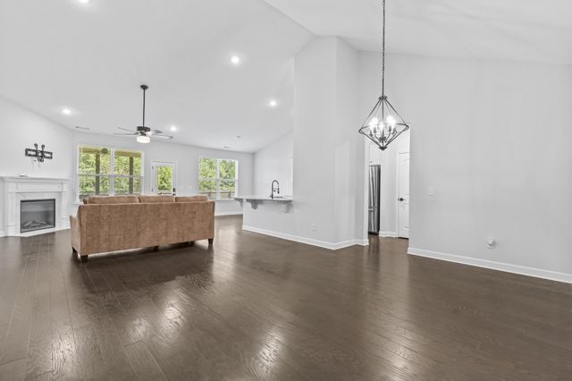 303 Twelve Oaks Ln, Lebanon, TN 37087