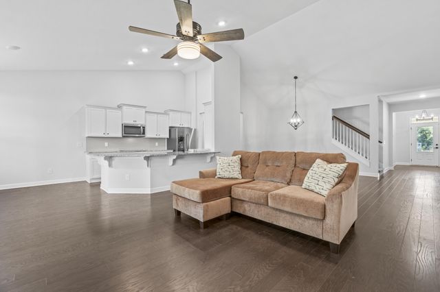 303 Twelve Oaks Ln, Lebanon, TN 37087