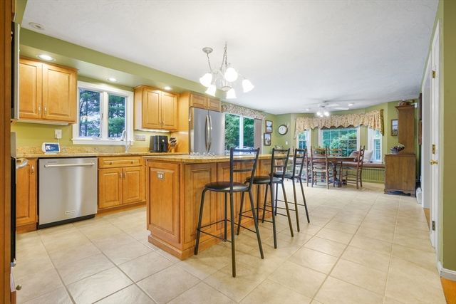 20 King Phillip Drive, Rehoboth, MA 02769