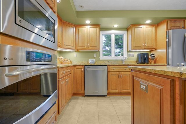 20 King Phillip Drive, Rehoboth, MA 02769