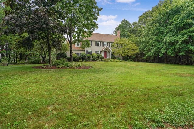 20 King Phillip Drive, Rehoboth, MA 02769