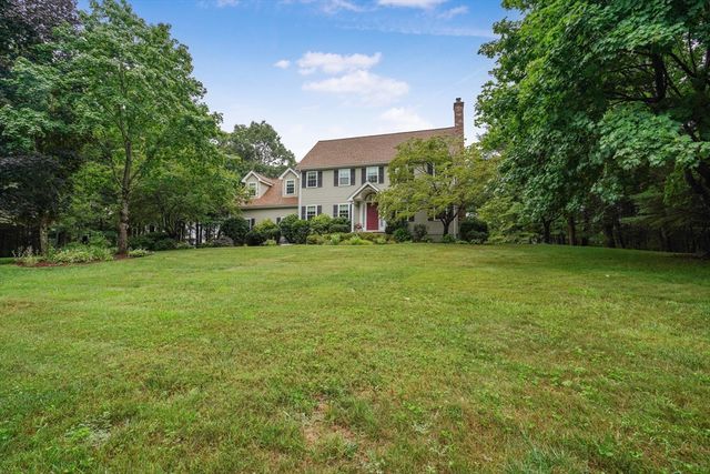 20 King Phillip Drive, Rehoboth, MA 02769