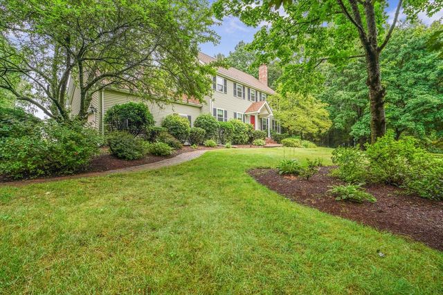 20 King Phillip Drive, Rehoboth, MA 02769
