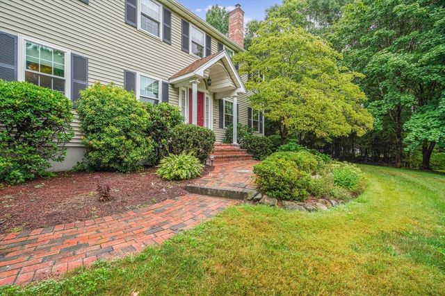 20 King Phillip Drive, Rehoboth, MA 02769