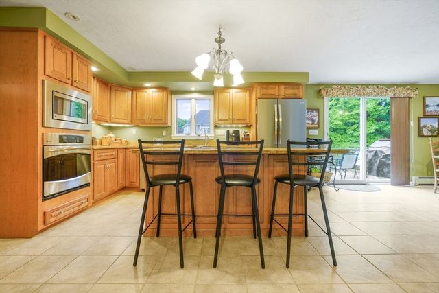 20 King Phillip Drive, Rehoboth, MA 02769