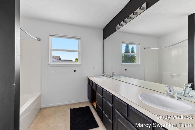 8511 Green Valley Road SE, Caledonia, MI 49316