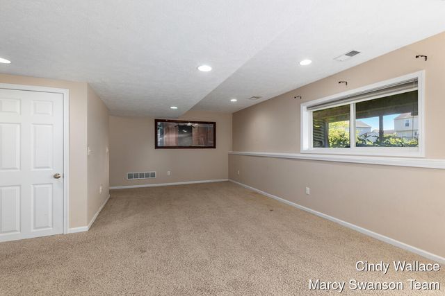 8511 Green Valley Road SE, Caledonia, MI 49316