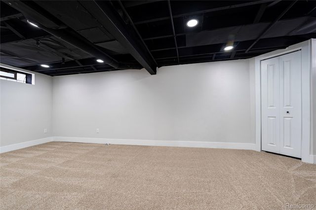 20640 Fleetwood Drive, Harper Woods, MI 48225