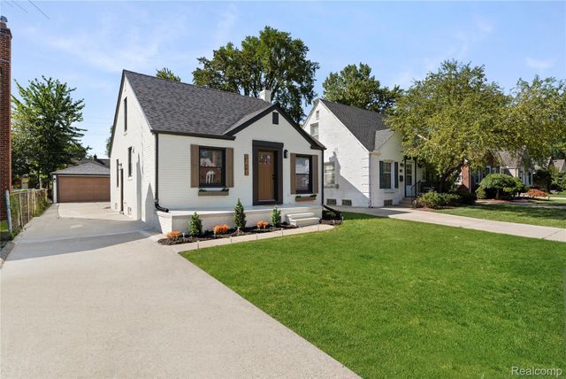 20640 Fleetwood Drive, Harper Woods, MI 48225