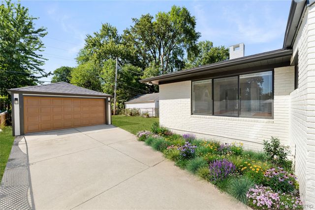 20640 Fleetwood Drive, Harper Woods, MI 48225