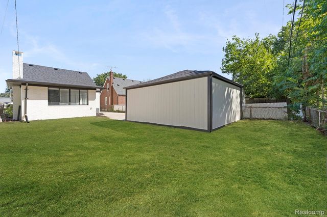 20640 Fleetwood Drive, Harper Woods, MI 48225