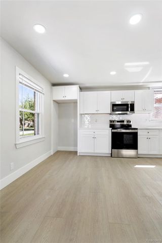 20640 Fleetwood Drive, Harper Woods, MI 48225