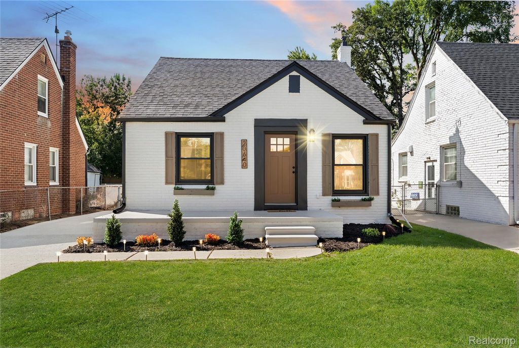 20640 Fleetwood Drive, Harper Woods, MI 48225