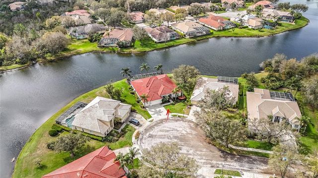 18002 FOREST RETREAT LANE, Tampa, FL 33647