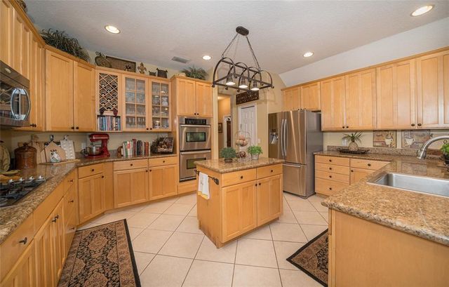 18002 FOREST RETREAT LANE, Tampa, FL 33647