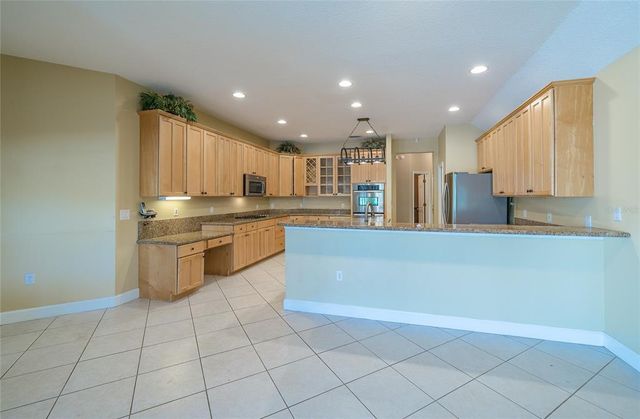 18002 FOREST RETREAT LANE, Tampa, FL 33647