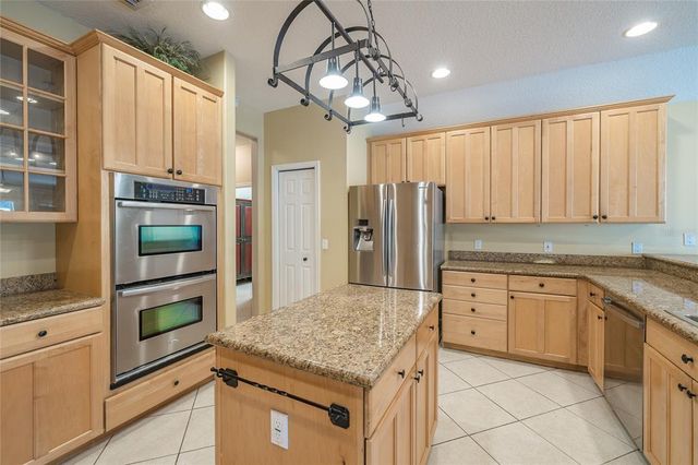 18002 FOREST RETREAT LANE, Tampa, FL 33647