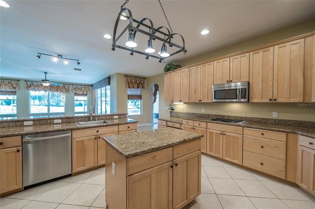 18002 FOREST RETREAT LANE, Tampa, FL 33647