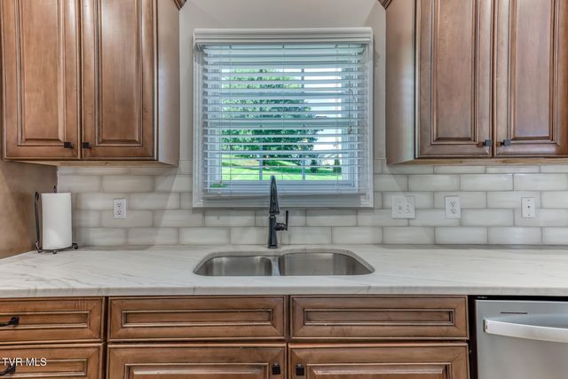 1348 Cattail Point, Johnson City, TN 37601