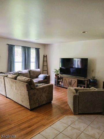 26 Beechmont Ter, Hardyston Twp., NJ 07419