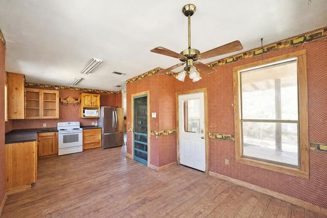 3 Trail Dr, Alpine, TX 79830