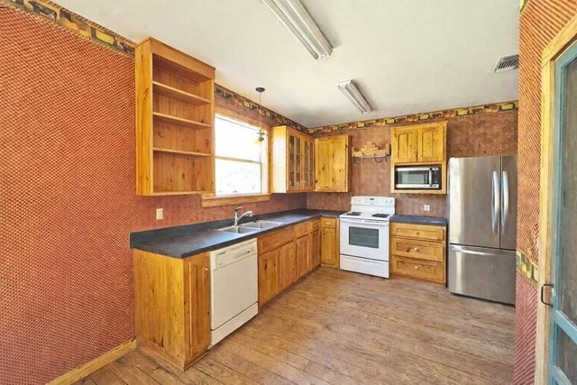 3 Trail Dr, Alpine, TX 79830