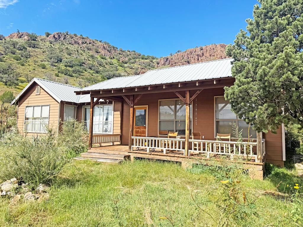 3 Trail Dr, Alpine, TX 79830