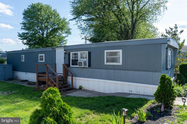 11 KENNEDY DR, Fairless Hills, PA 19030