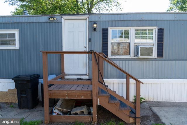 11 KENNEDY DR, Fairless Hills, PA 19030