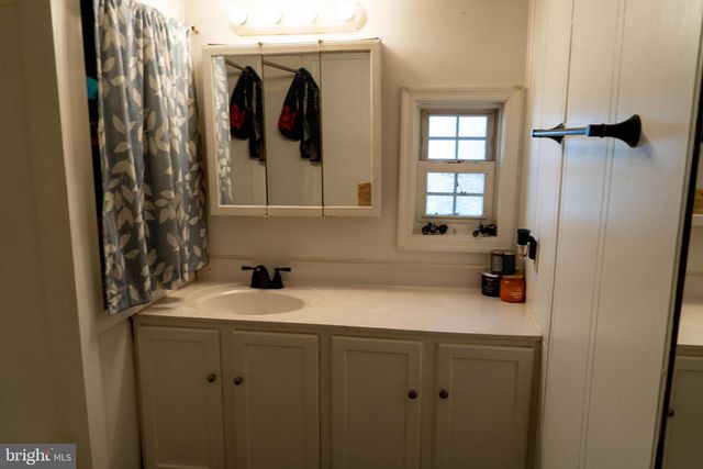 11 KENNEDY DR, Fairless Hills, PA 19030
