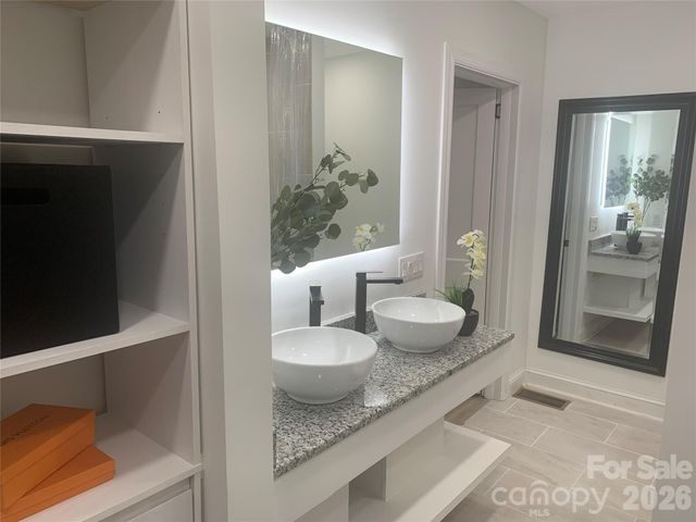 2524 Pickway Drive, Charlotte, NC 28269