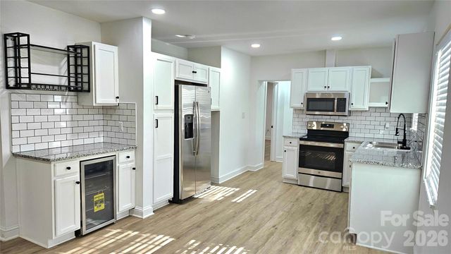 2524 Pickway Drive, Charlotte, NC 28269