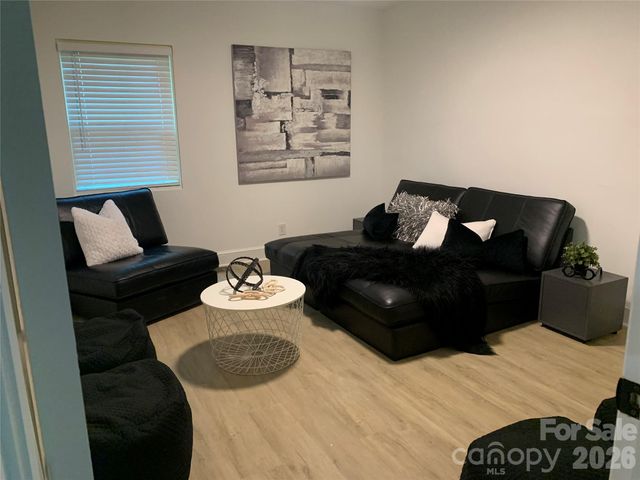 2524 Pickway Drive, Charlotte, NC 28269