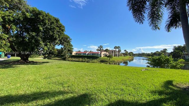 1566 Lake Crystal Dr E, West Palm Beach, FL 33411