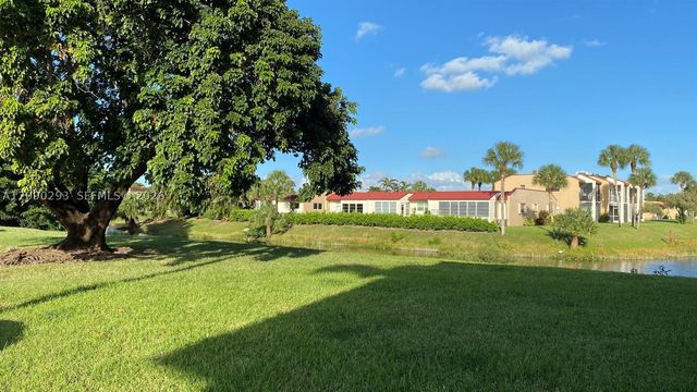 1566 Lake Crystal Dr E, West Palm Beach, FL 33411