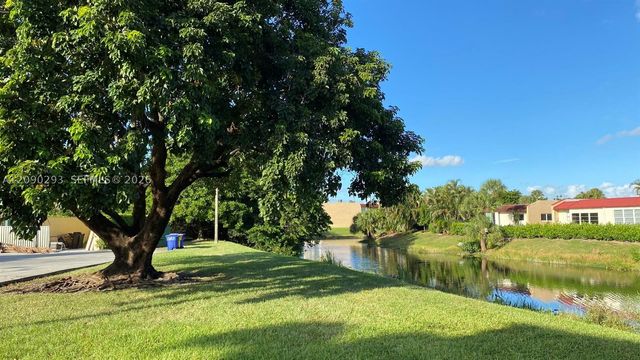 1566 Lake Crystal Dr E, West Palm Beach, FL 33411